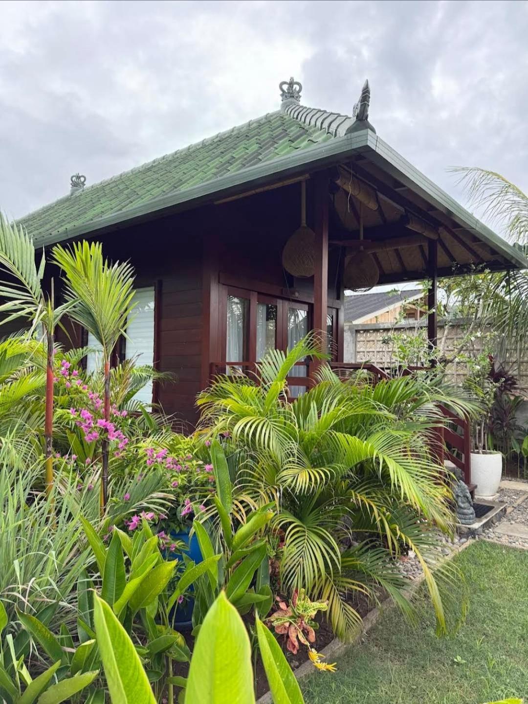Kura Kura House Hotel Sekongkang Eksteriør billede
